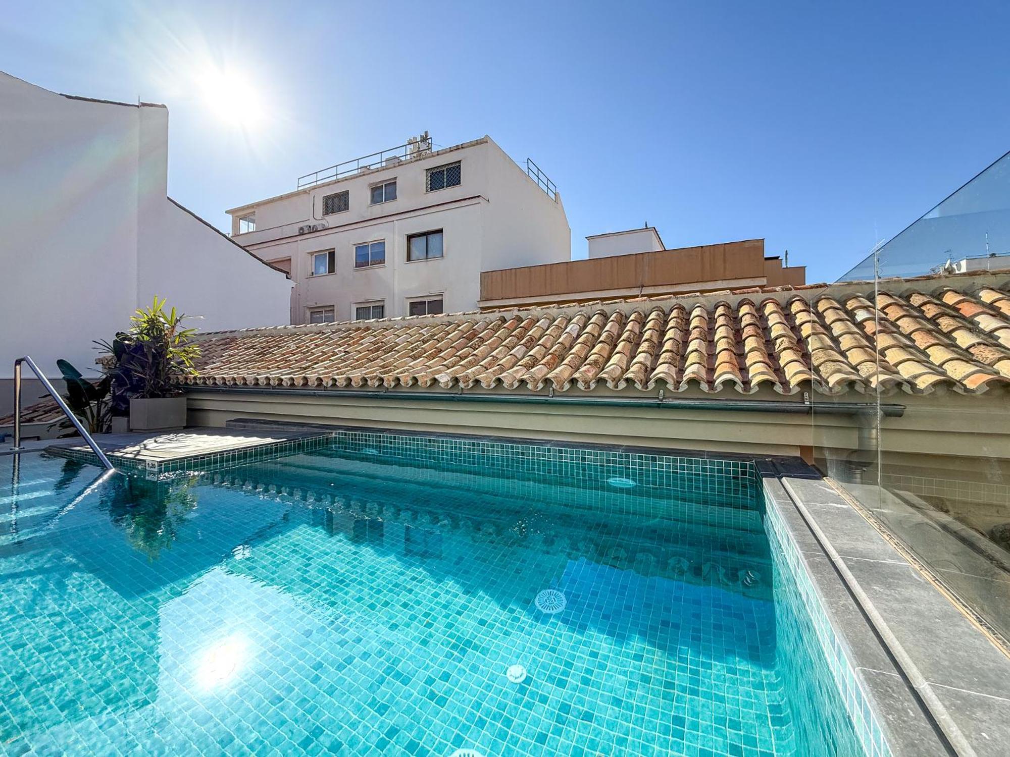 Hostal Coeo Hernan Ruiz Rooftop Pool